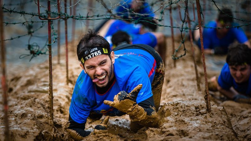 Challenger robbt durch den Schlamm