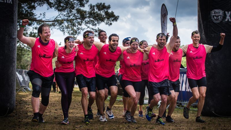 Glückliche Challenger bei Zieleinlauf