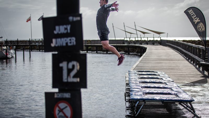 Challenger springt vom Juicy Jumper