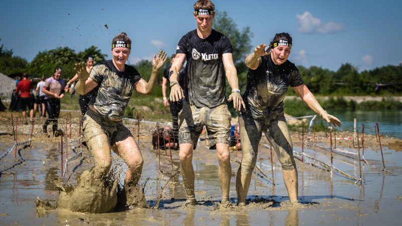 Challenger haben Spaß im Schlamm