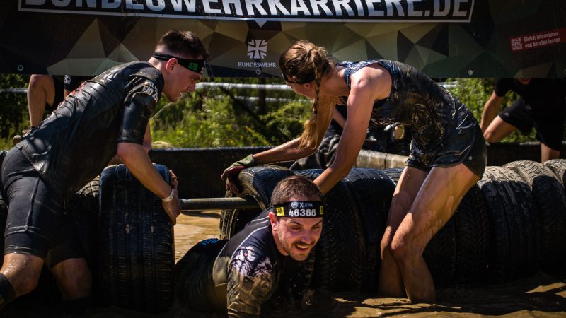 Challenger durchquert Muddy Maniacs