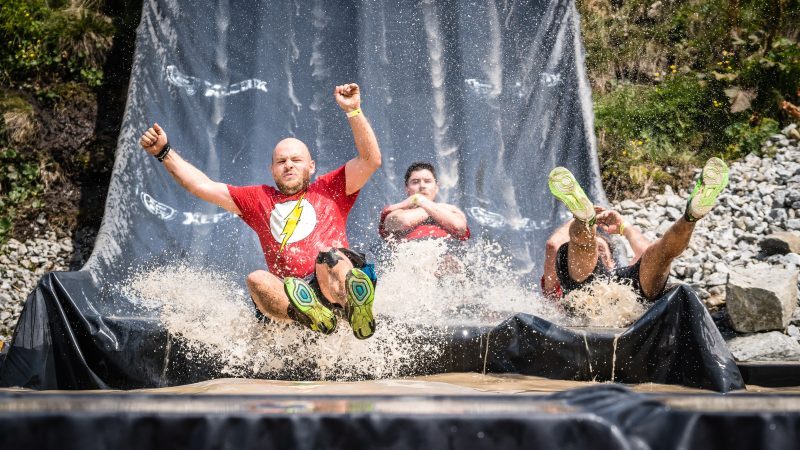 Challenger rutschen die Speed Slide herunter
